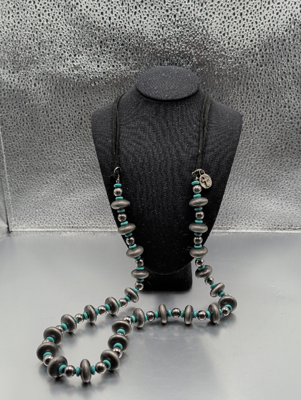 Handcrafted Black and Turquoise Color Beaded Women's Necklace